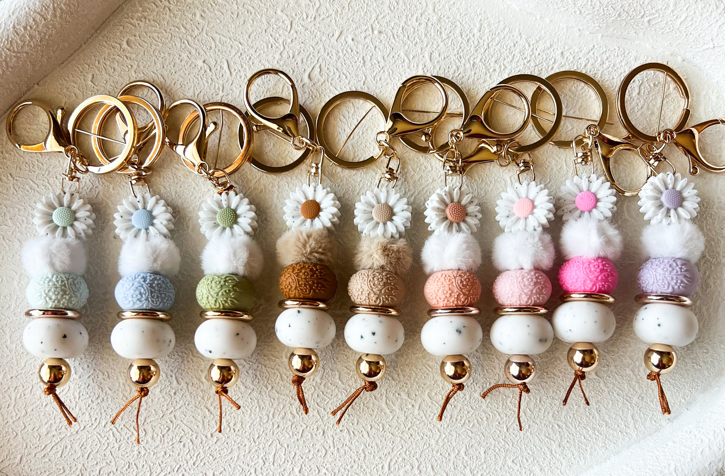 Fluffy Speckled Daisy Keychain