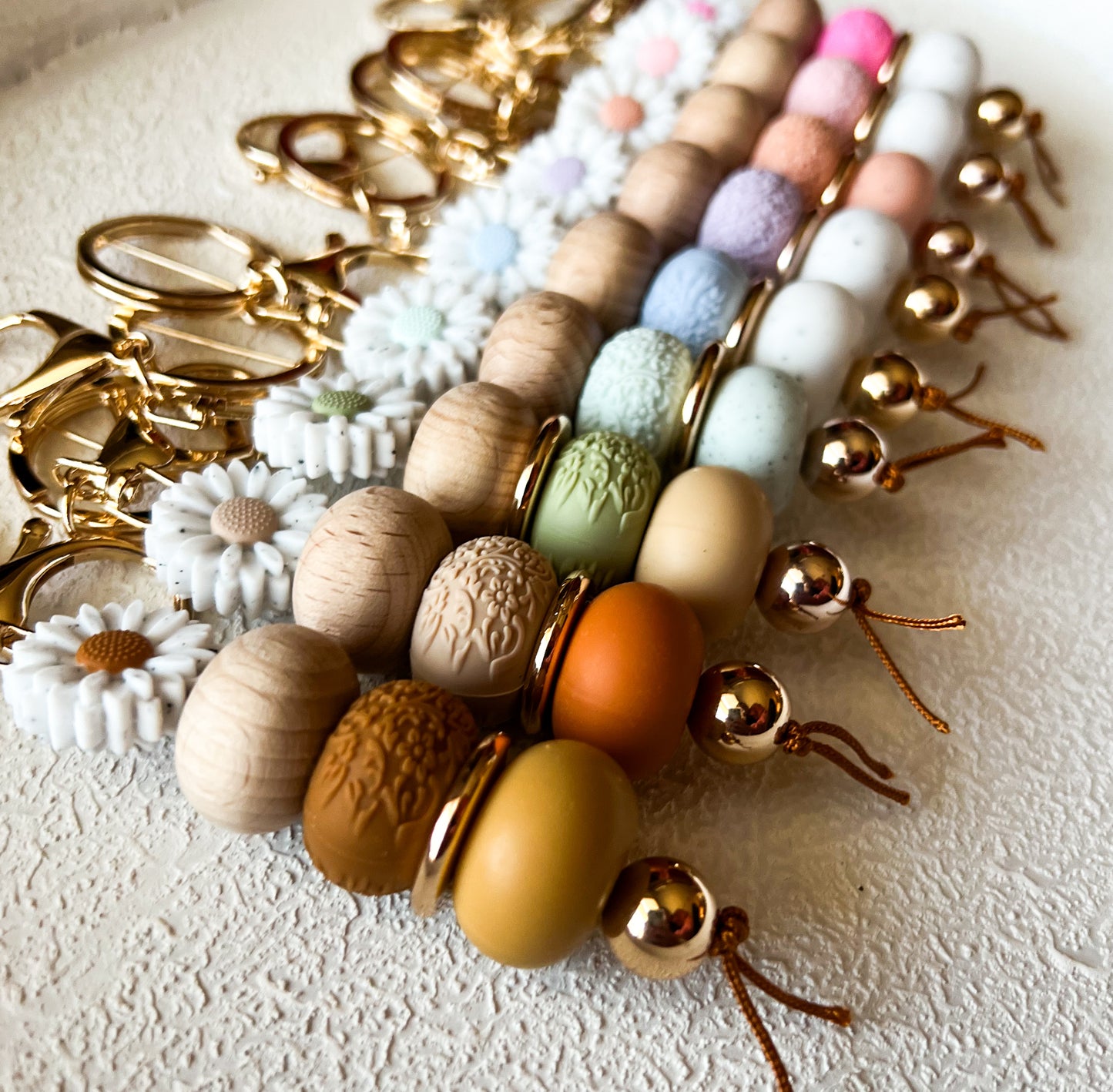 Naturals Speckled Daisy Keychain